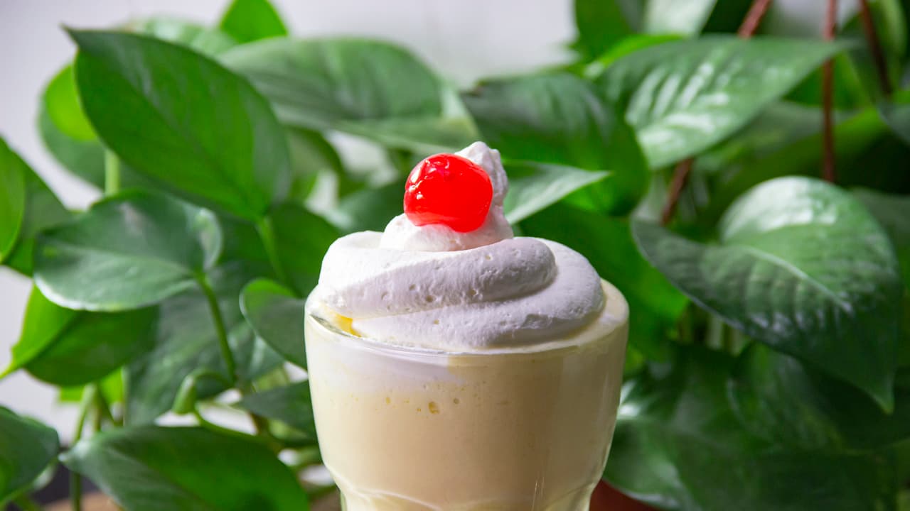 Malteada de piña con helado de vainilla