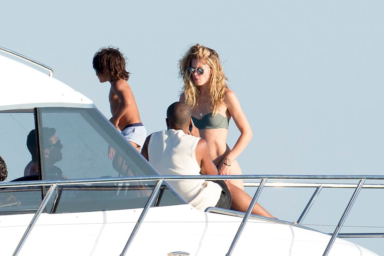 Doutzen no necesita maquillaje ni peinado elaborado para lucir hermosa.