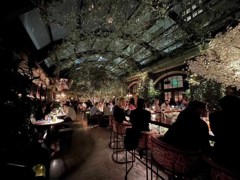 1. Si quieres impresionar y disfrutar de buena comida al mismo tiempo, podrían darse una vuelta por los 
<b><a href="https://www.univision.com/local/atlanta-wuvg/restaurantes-mas-populares-para-visitar-en-atlanta-durante-san-valentin-2023-fotos">restaurantes más populares de Atlanta durante San Valentín</a> </b>este año.