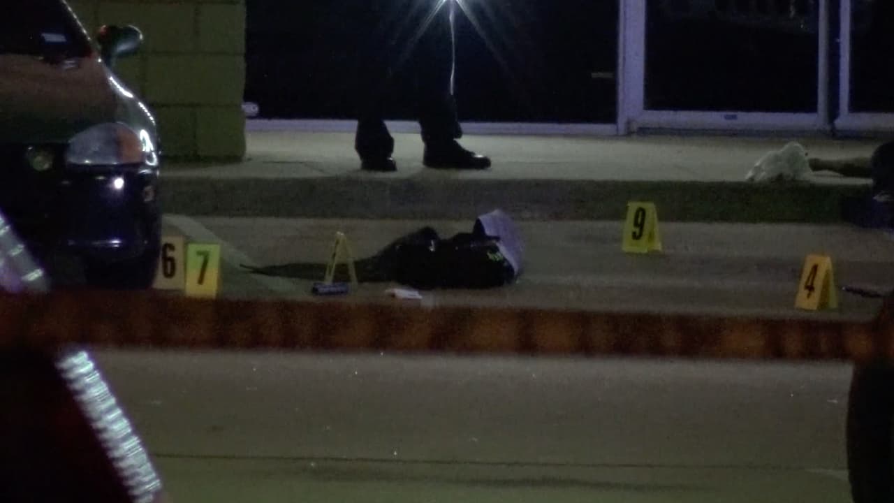 Muere un hombre y cuatro personas resultan heridas tras tiroteo en un bar en Houston