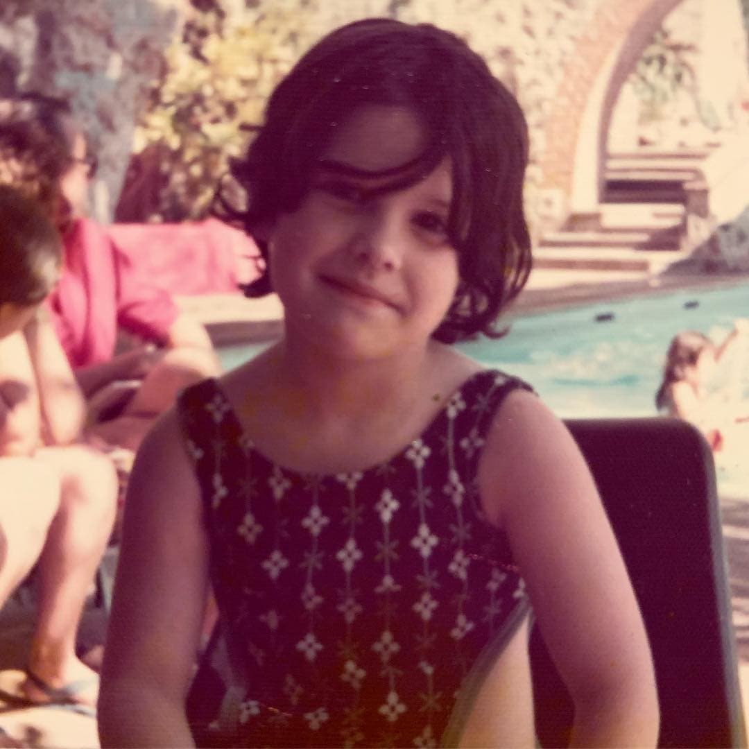 Esta niña se convirtió en una empresaria, presentadora y locutora que goza de reconocimiento y sus palabras son guía para miles de personas. "Aunque sientas que no puedes vas a poder, eres mucho más fuerte de lo que crees", publicó Martha Debayle.