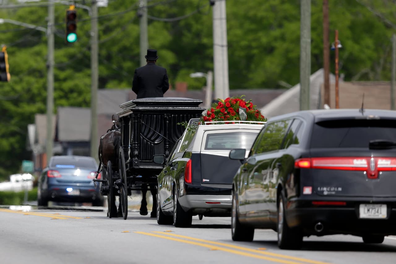El reverendo Joseph E. Lowery murió el 27 de marzo en Atlanta por lo que su familia dijo que eran causas naturales no relacionadas con el nuevo coronavirus. Fue mejor conocido por ayudar a King a comenzar la Conferencia de Liderazgo Cristiano del Sur.