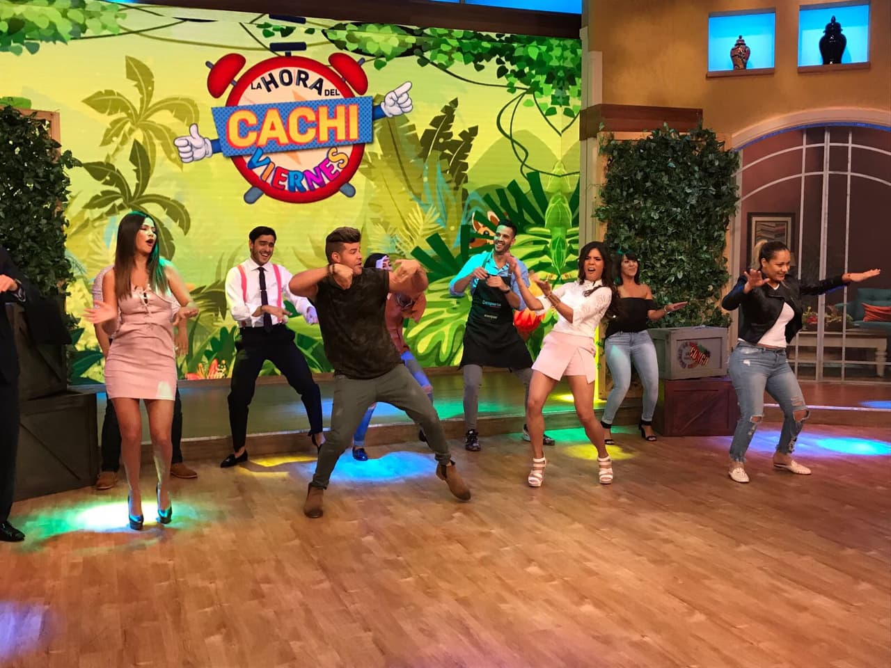 Y qué mejor manera de empezar el jueves que con baile.