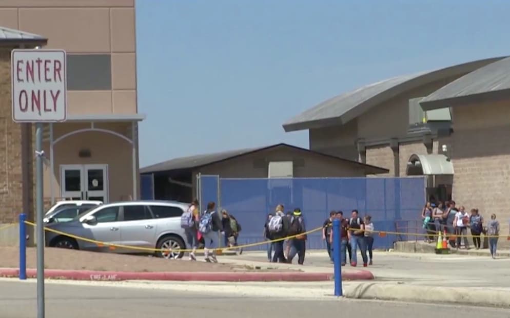 Nueve estudiantes de una escuela en Texas han sido arrestados en un caso de asalto sexual relacionado con ritos de iniciación deportiva