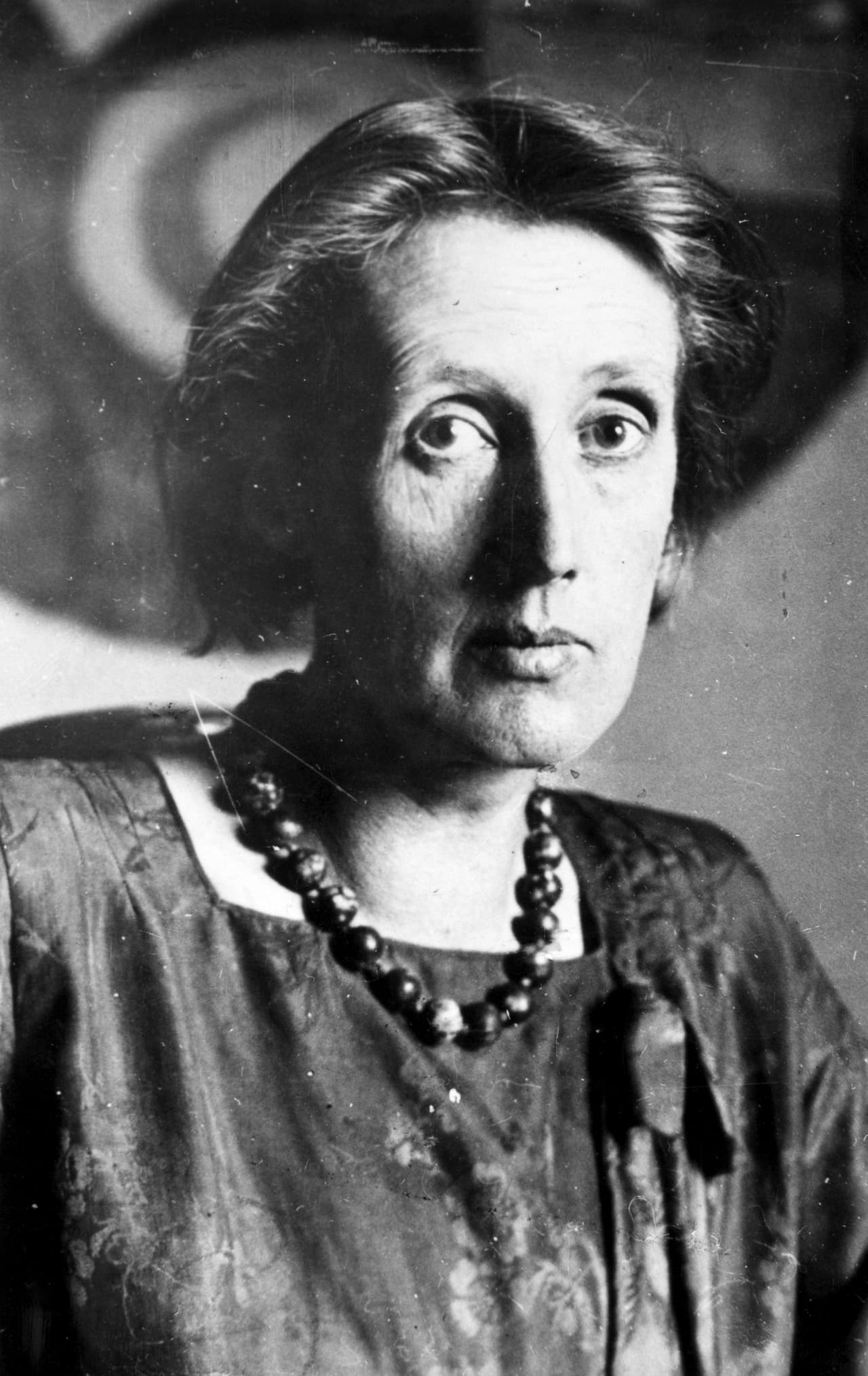 Tenía 59 años cuando decidió acabar con su vida. Le dejó una nota previa a su esposo, Leonard Woolf: "Siento que voy a enloquecer de nuevo. Creo que no podemos pasar otra vez por una de esas épocas terribles. Y no puedo recuperarme esta vez".