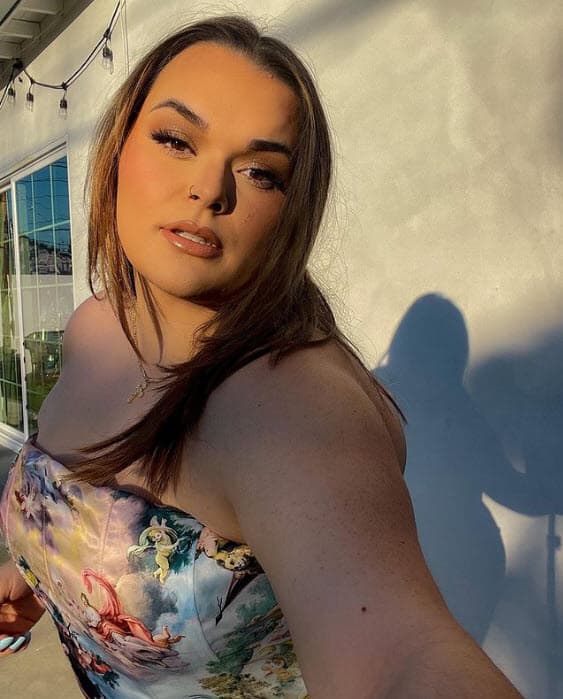 Antes de llegar al quirófano, ella inició una etapa de preparación que 
<b>le ayudó a bajar 60 libras</b> gracias al ejercicio, pero ahora con las cirugías nota aún más los resultados. 
<br>