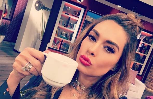 Galilea Montijo es súper fan de los labiales; jamás sale de su casa sin un toque de color en sus labios. Los colores fuertes hará que llamen mucho la atención.