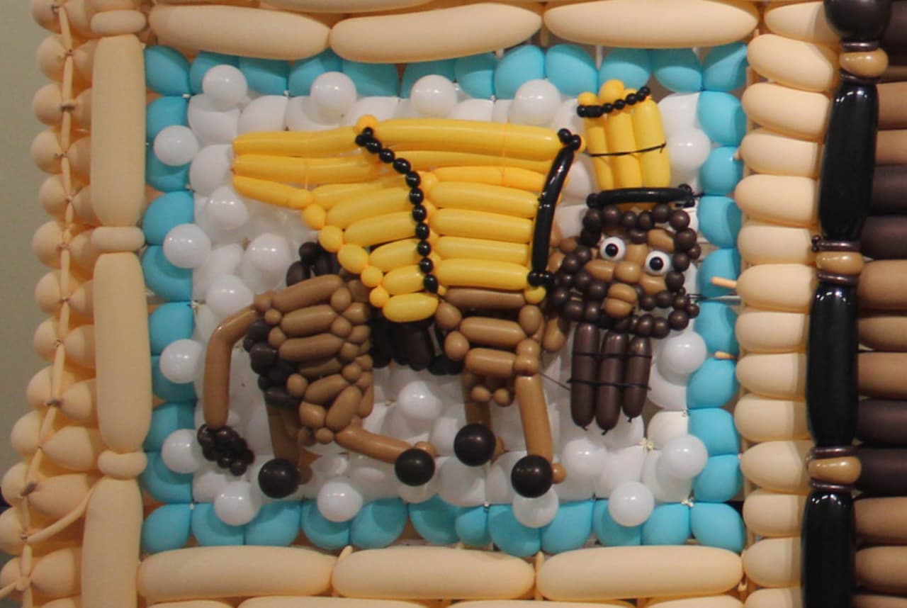 Definitivamente queremos ver más de lo que este genio puede hacer con globos y aire.