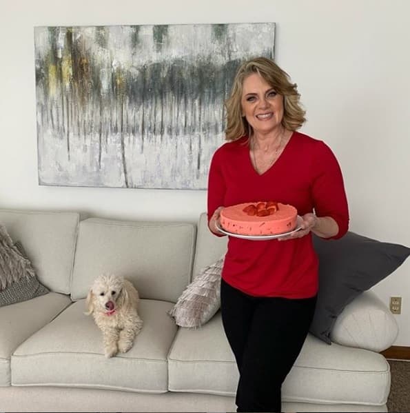 "No, no se ha hecho cargo ninguno de sus gastos ni tampoco se ha ofrecido en hacerlo", aseguró la protagonista de 
<b><a href="https://www.univision.com/programas/novelas/despues-de-5-anos-asi-luce-el-elenco-de-amores-verdaderos-fotos#d3ff5ee00000" target="_blank">Amores Verdaderos</a></b>.