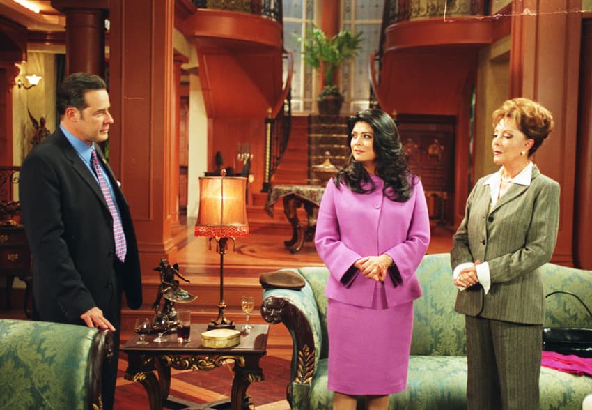 Y meses atrás se informó que el proyecto Fábrica de sueños traería al 2020 
<b><a href="https://www.univision.com/famosos/la-madrastra-pronto-tendra-una-nueva-version-recuerda-a-su-elenco-original-fotos" target="_blank">la nueva versión de la telenovela </a><a href="https://www.univision.com/famosos/la-madrastra-pronto-tendra-una-nueva-version-recuerda-a-su-elenco-original-fotos" target="_blank">'La madrastra'</a>. </b>