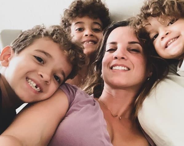 Mendoza también aprovechó este martes para aclarar las versiones de que se había 
<b>mudado de casa</b> junto con sus hijos a raíz de la separación.