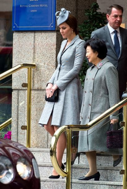 La pareja real anunció que la cigüeña llegará en abril del 2015.