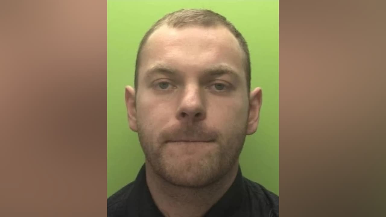 "Un ataque brutal": lo dejó por la diferencia de edad y él viajó 17 millas en bicicleta hasta su casa para matarla a puñaladas