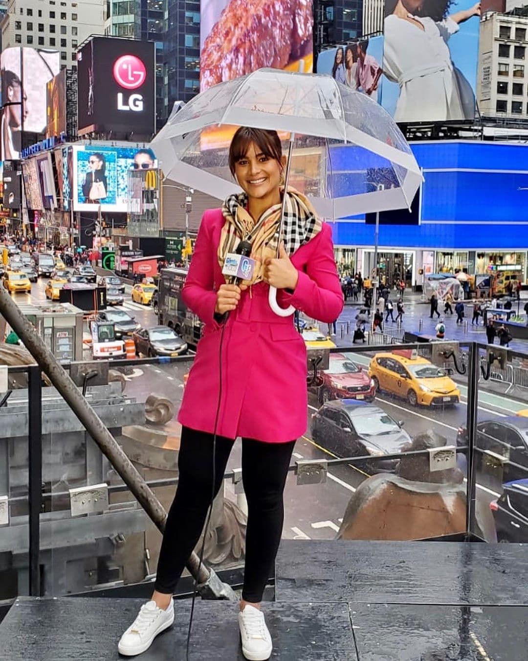 Clarissa se integró a El Gordo y La Flaca para compartir con el público lo que acontece en las redes sociales de los famosos.