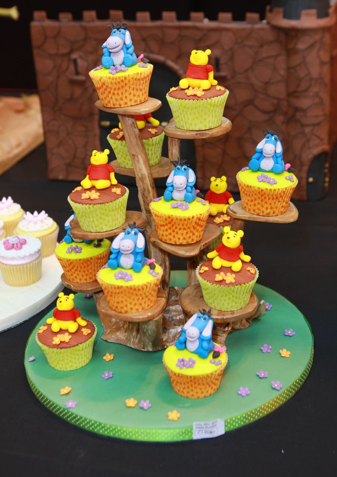 La competencia de pasteles mundial, Cake International, exhibió pasteles que llevan la decoración culinaria a lugares inesperados, con repostería en forma de personajes de películas, pájaros, perros y hasta un bebé. El show se llevará a cabo del 17 al 19 de marzo en Birmingham, Inglaterra.