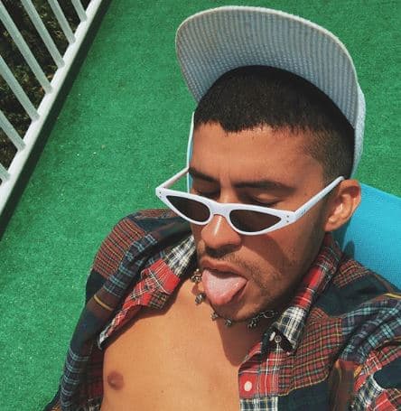 Para finalizar su mensaje, Bad Bunny comentó: "[...] Espero que se entretenga corrigiendo mis errores ortográficos y gramaticales, sé que debe haber muchos [...] Gracias por leer y si quiere taquillas para sus estudiantes, ¡solo pídalas! Me quedan algunas por ahí.".