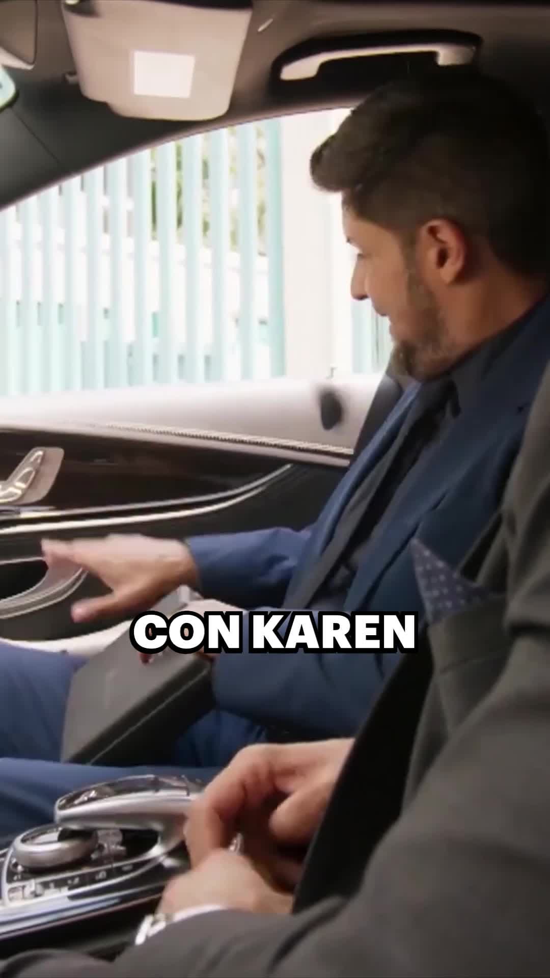 Aarón ambiciona tener dinero y poder