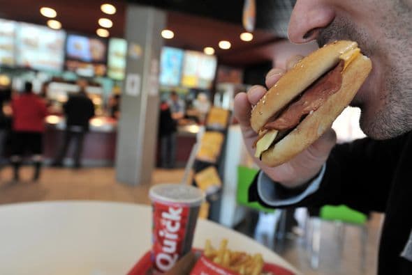 8 cosas que hacen que comamos más (y que no solemos tener en cuenta)