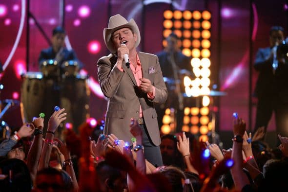 Para poner el toque mexicano en la gran celebración, El Dasa interpretó "Mi amiga, amante, amor".