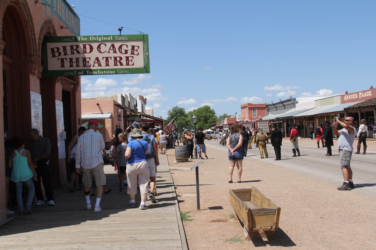 Una parada obligatoria es el Teatro "Bird Cage".