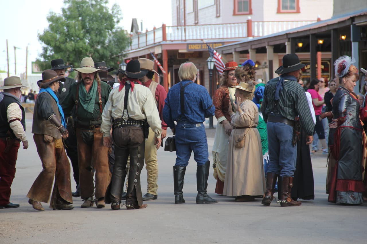 Inmortalizado en películas de vaqueros, el pueblo arizonense de Tombstone sigue arraigado a su historia y a los tiempos del salvaje oeste.