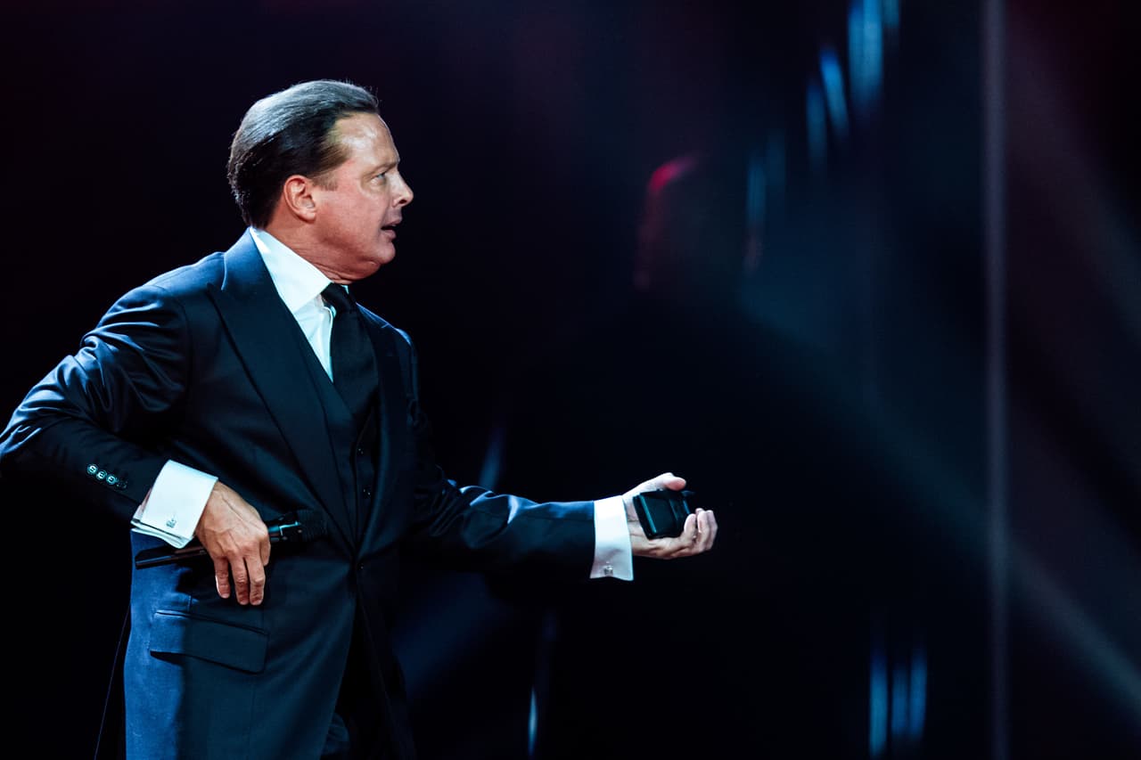 Se dice que Luis Miguel tiene un fuerte problema de alcoholismo, mismo que ya no puede controlar.