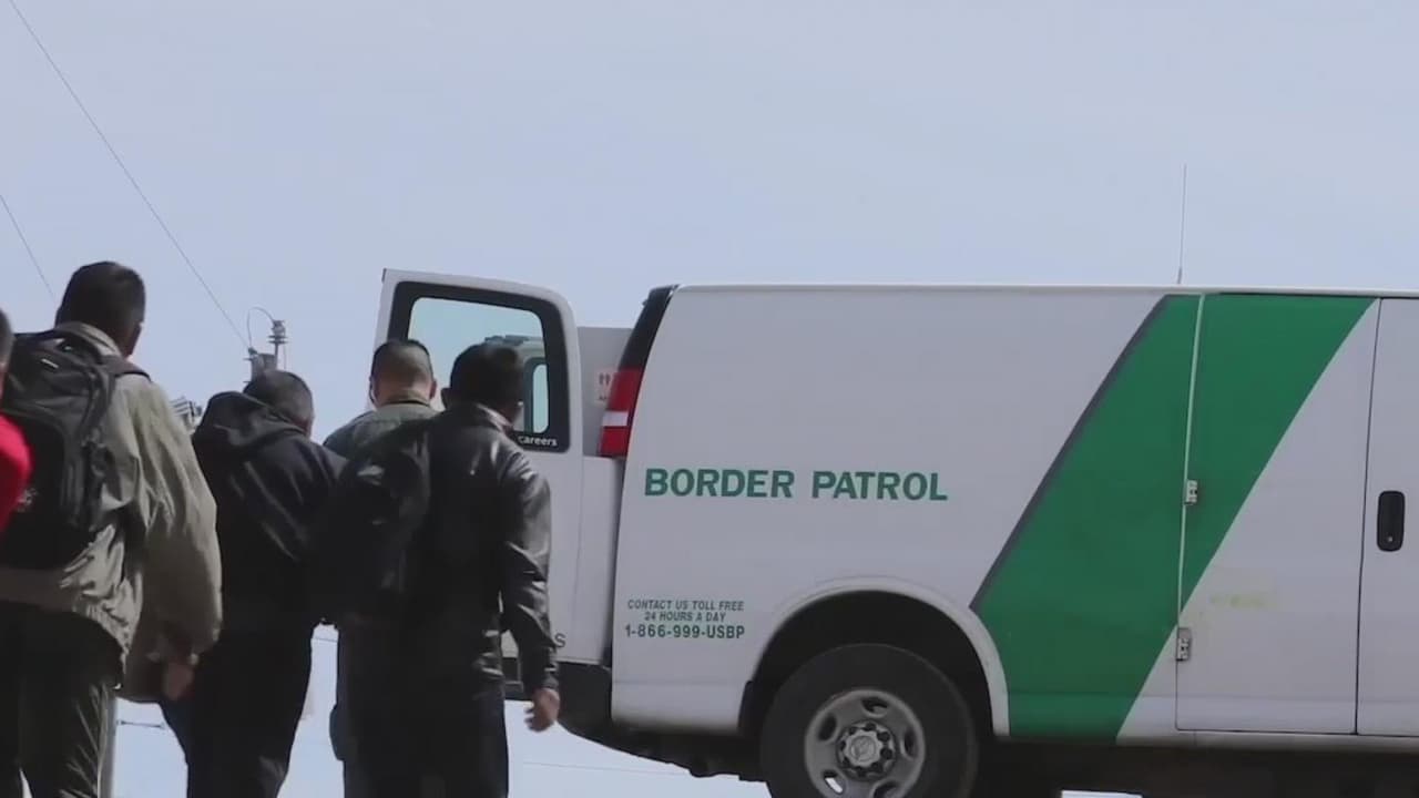 Extienden operación de centro migratorio en San Antonio por fin del Título 42