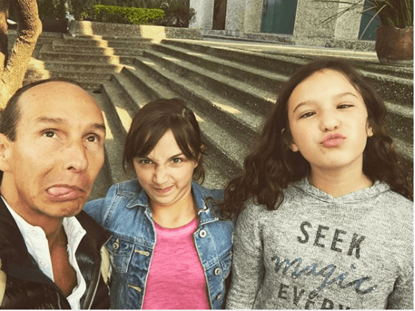 En la actualidad, 
<b><a href="http://www.univision.com/temas/andrea-legarreta">Legarreta</a></b> forma una hermosa familia llena de talento junto a 
<b>Erik Rubín.</b> 
<b>Mía</b> y 
<b>Nina</b> han heredado la vena artística de sus famosos padres.