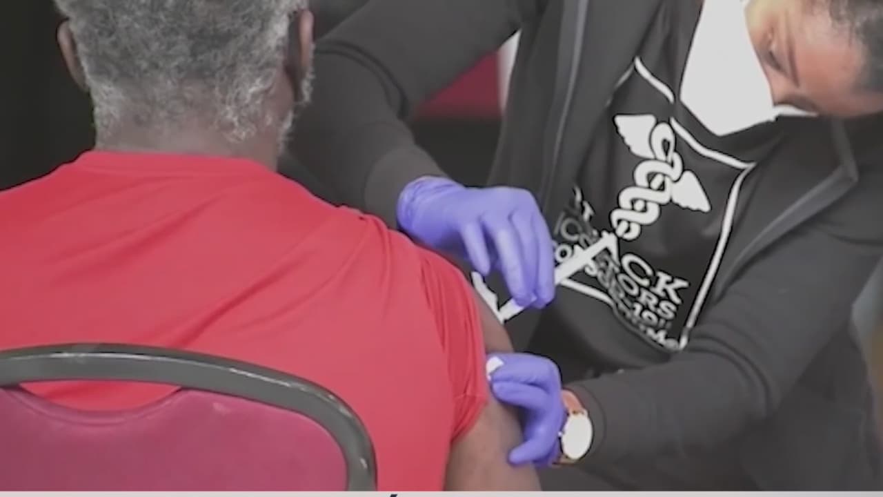 Un segundo sitio de 
<a href="https://www.univision.com/local/philadelphia-wuvp/filadelfia-anuncia-inscripcion-para-vacuna-covid-19-video">vacunación COVID-19 </a>con 
<a href="https://www.univision.com/local/philadelphia-wuvp/una-mirada-al-interior-del-centro-de-vacunacion-contra-el-coronavirus-operado-por-fema-en-filadelfia-video">apoyo federal </a>llegará a Filadelfia. Estará ubicado en 
<a href="https://www.esperanza.us/esperanza-visitor/" target="_blank">Esperanza Academy Charter High School </a>e n el vecindario de Franklinville de la ciudad. Será equipado para manejar de 1.500 a 2.500 vacunas por día.