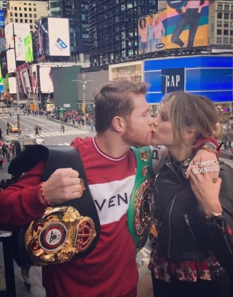 El pasado 16 de octubre Fernanda Gómez hizo público, a través de sus redes sociales, 
<b>un beso con Saúl 'Canelo' Álvarez</b>, confirmando así su relación con el padre de su hija María Fernanda.