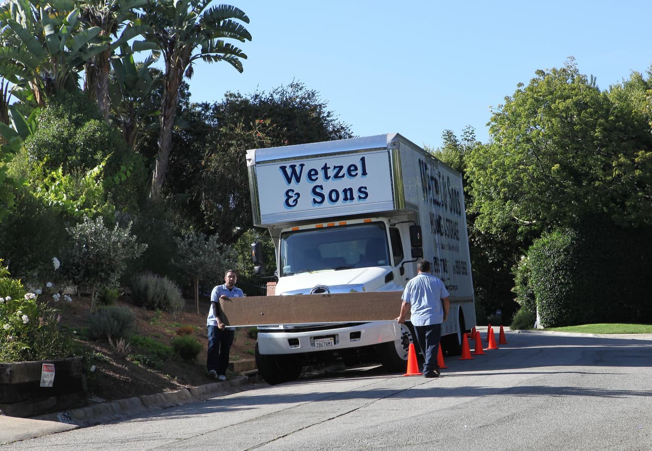 ¿El guapo actor se va de casa?