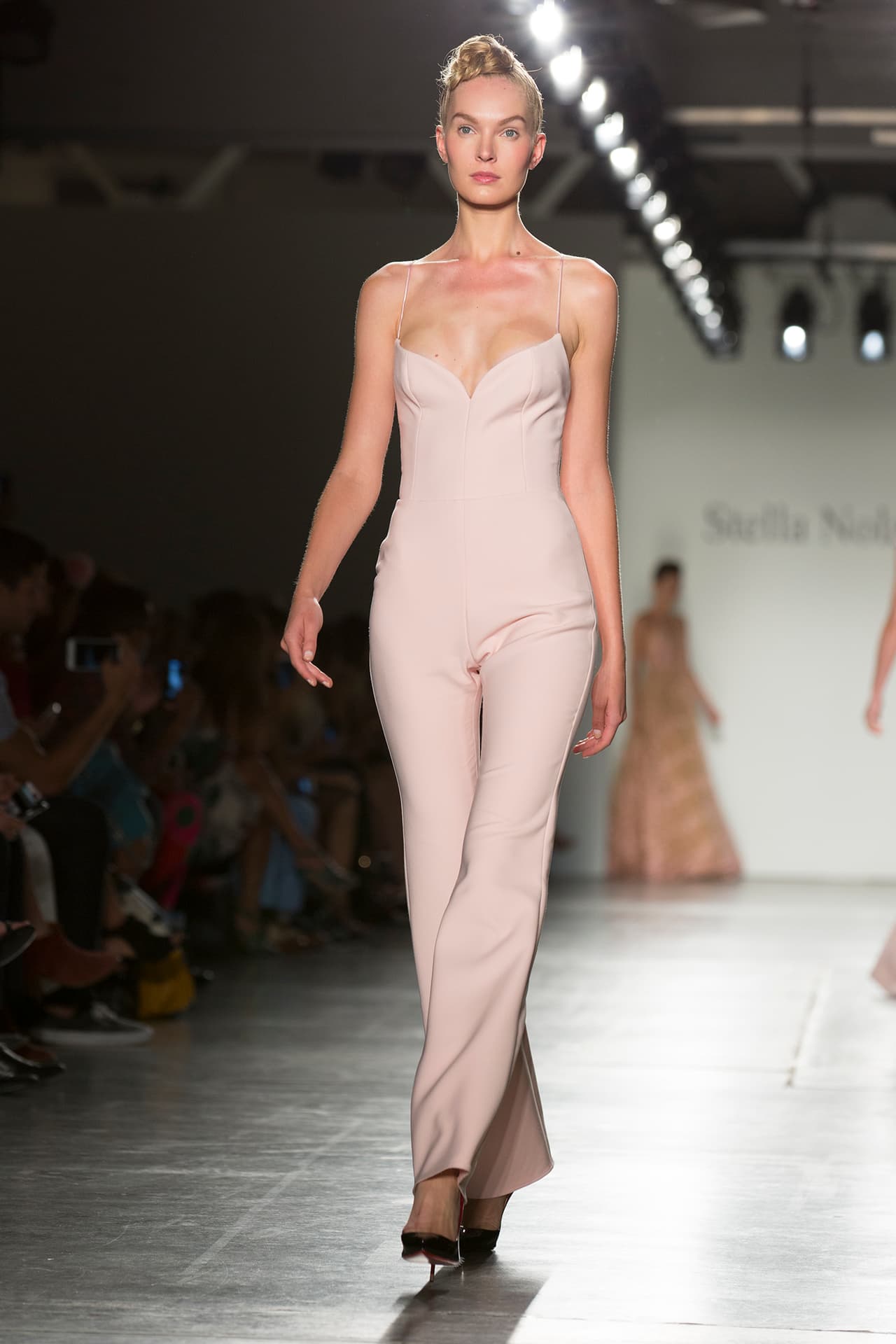 Y esta colección es una muestra más de ese estilo nostálgico y romántico que la caracteriza. Diseñadora Stella Nolasco. NYFW, Spring/Summer 2016 - 09/16/2015