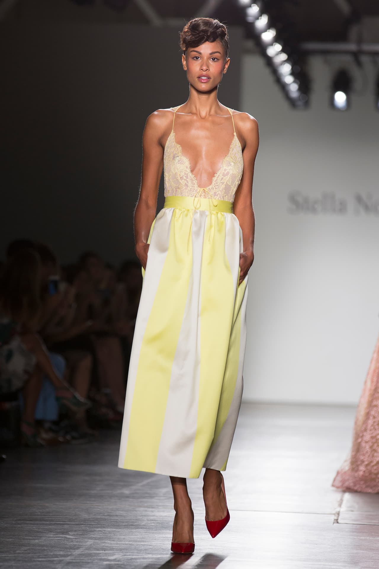 Otro color muy presente en esta colección y en toda la primavera del próximo año es el amarillo. Diseñadora Stella Nolasco. NYFW, Spring/Summer 2016 - 09/16/2015