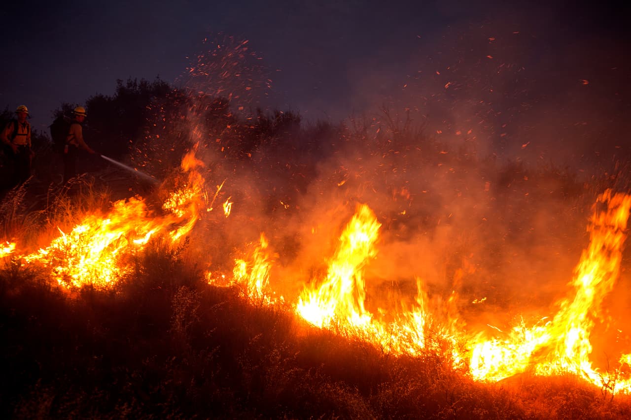 El Servicio Nacional de Meteorología emitió una 
<a href="https://www.univision.com/local/los-angeles-kmex/advertencia-por-altas-temperaturas-y-probabilidades-de-incendios-en-el-sur-de-california">advertencia por las altas temperaturas</a> y probabilidades de incendios en el sur de California este fin de semana.