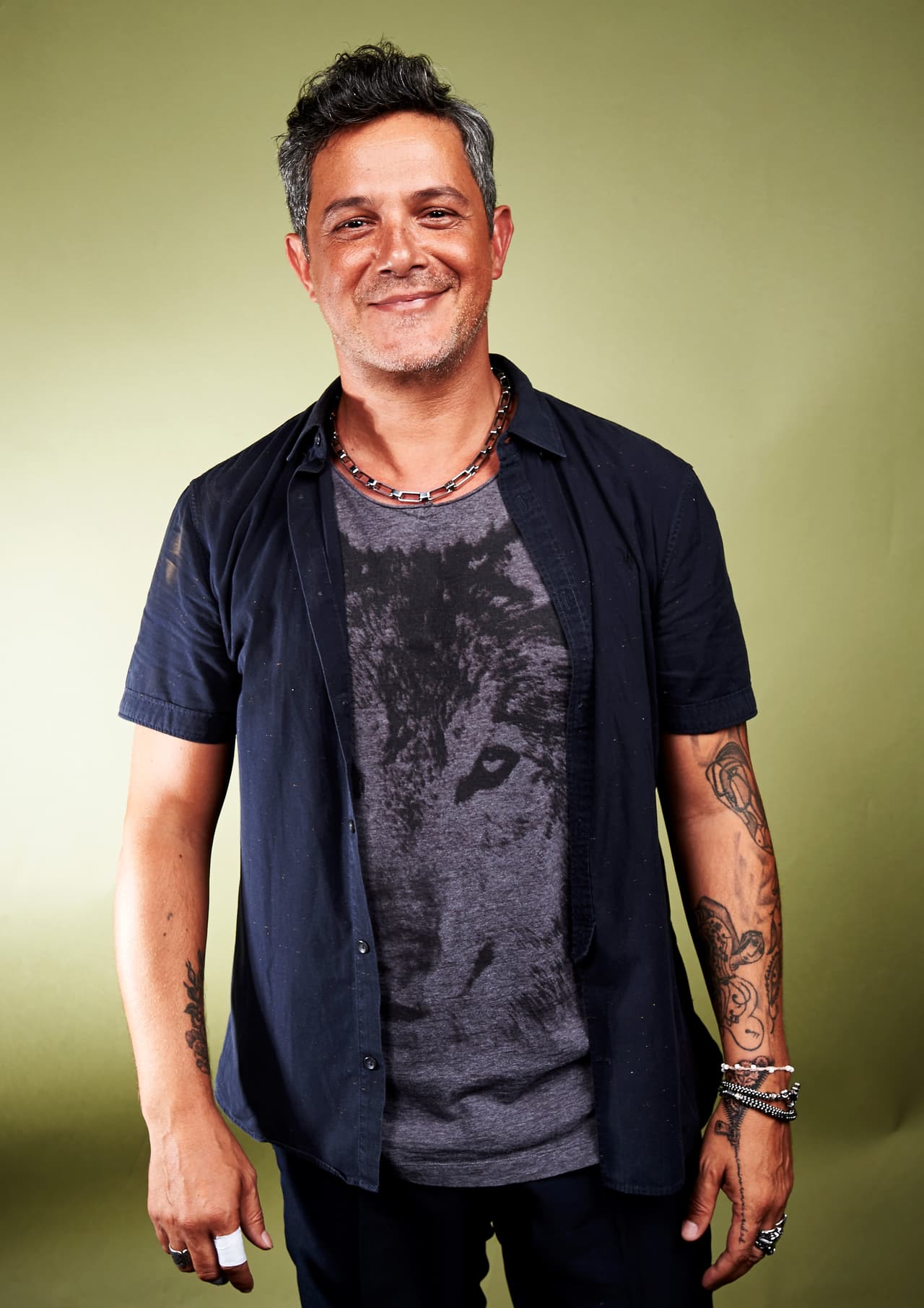 Él está nominado en la categoría de Mejor Video Musical Versión Larga por 'Sirope'.