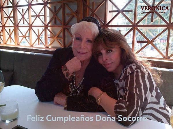 El 25 de abril la familia Castro recibió un 
<b><a href="https://www.univision.com/famosos/muere-la-madre-de-veronica-castro-a-los-85-anos-fotos">duro golpe con el fallecimiento de Doña Socorro</a></b>, madre de Verónica y José Alberto Castro.