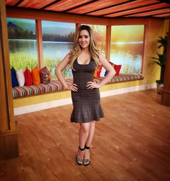 El periodista de espectáculos Alex Kaffie mencionó en su columna de 
<a href="https://heraldodemexico.com.mx/opinion/jose-ron-protagonico-telenovela-televisa-laura-flores-eriks-buenfil-laura-flores-la-mascara-2a-temporada-ximena-cordoba-guerreros-2020-fallecimiento-juan-gabriel/" target="_blank">El Heraldo de México</a>, a 
<b>tres actores que están en la contienda</b> para llevar el rol estelar junto a la actriz.
<br>