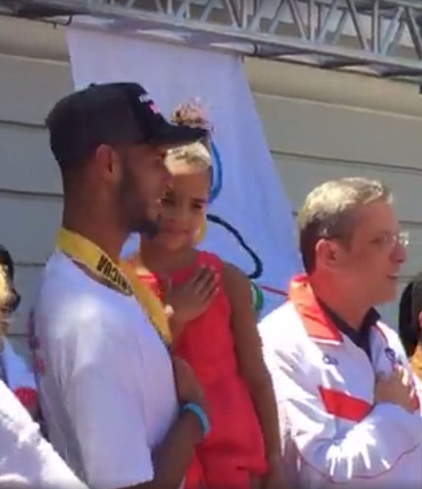 El gobernador Alejandro García Padilla realizó un evento en La Fortaleza donde se reconoció la labor de los atletas puertorriqueños y se le dio una medalla simbólica a los atletas Javier Culson y Franklin Gómez.