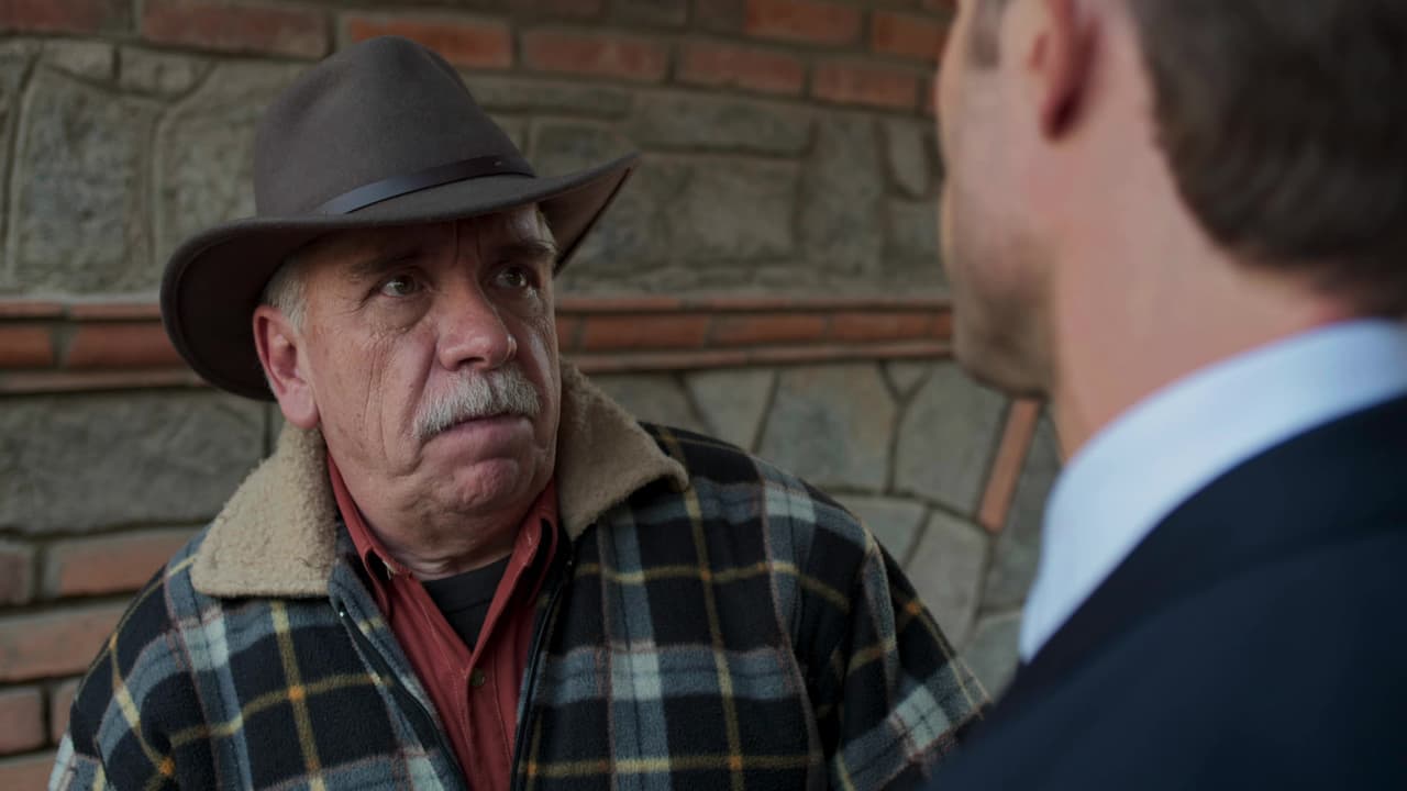 Don Lamberto Garza le pide a Miguel quedarse al mando, pues solo así podrá proteger a su familia.