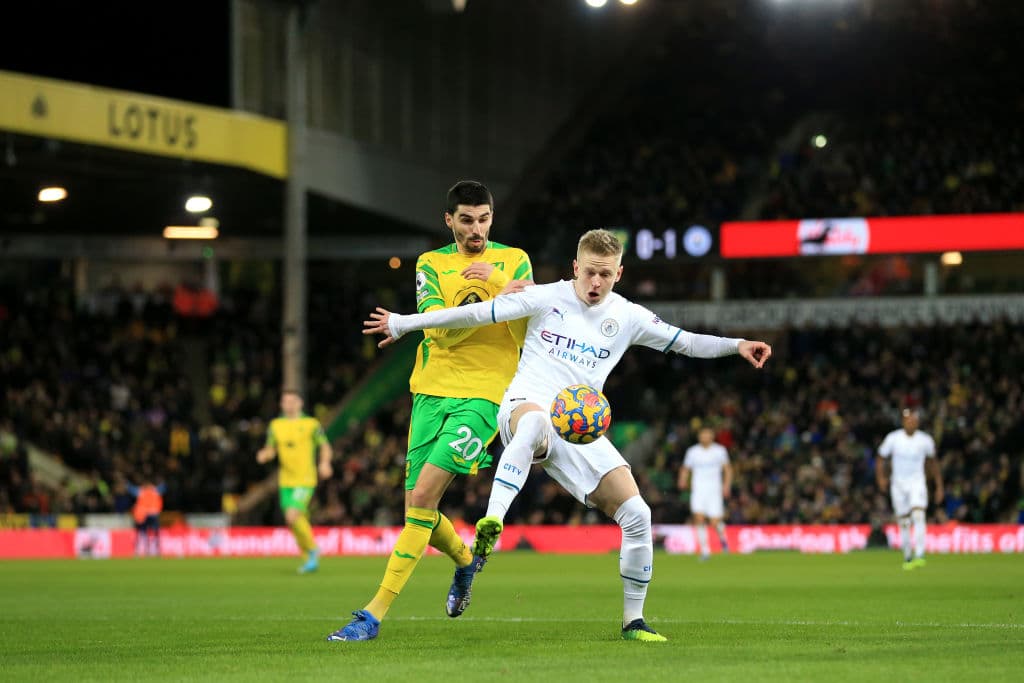 Manchester City golea y Manchester United se lamenta