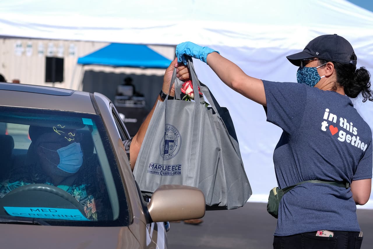 Para ese entonces se pensaba que el confinamiento sería de solo un par de semanas. A trascurrido 10 meses y aún seguimos con órdenes que limitan salidas, trabajos y hasta escuelas.
<br>