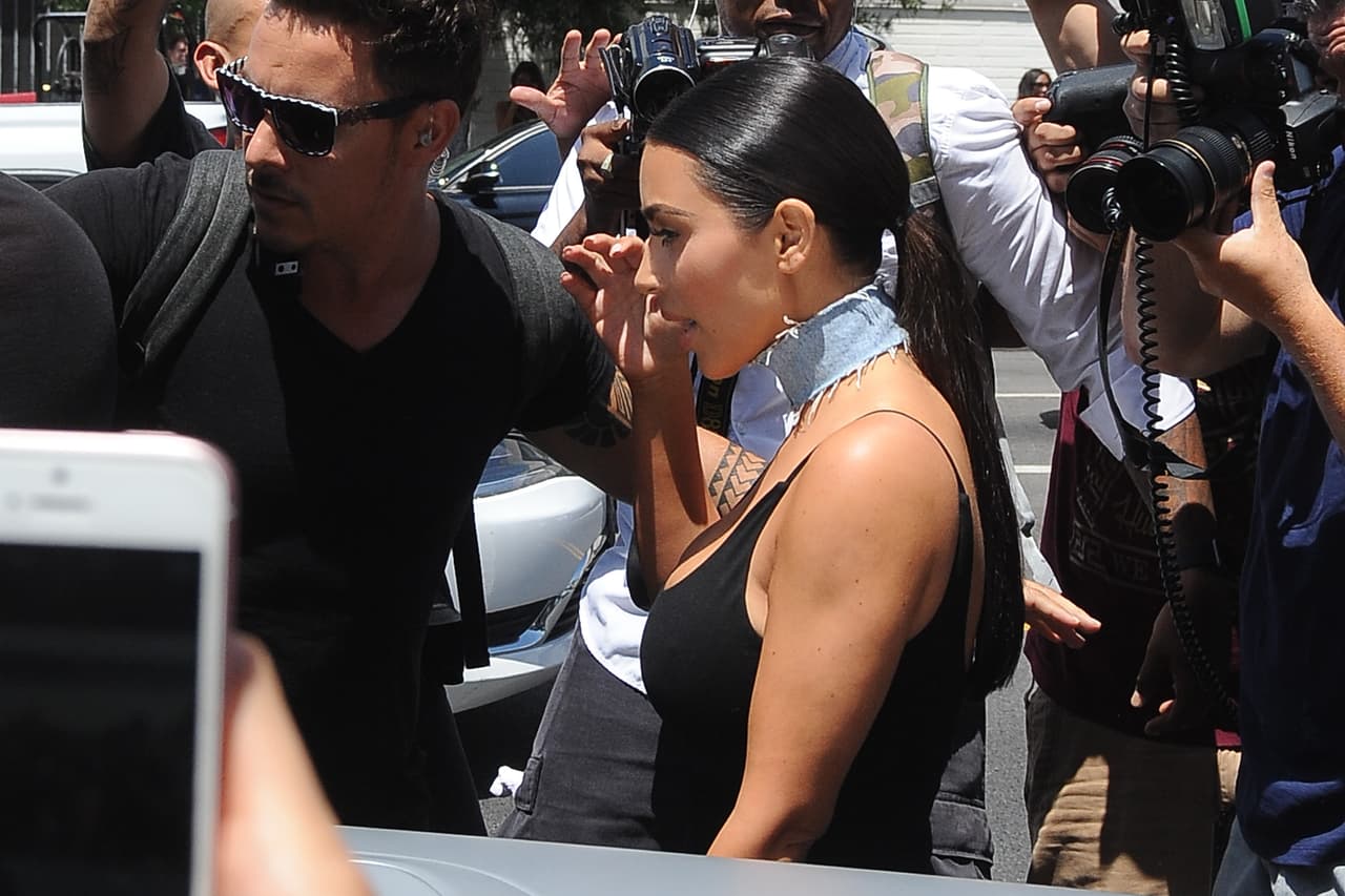 El mini vestido negro de Kim Kardashian.