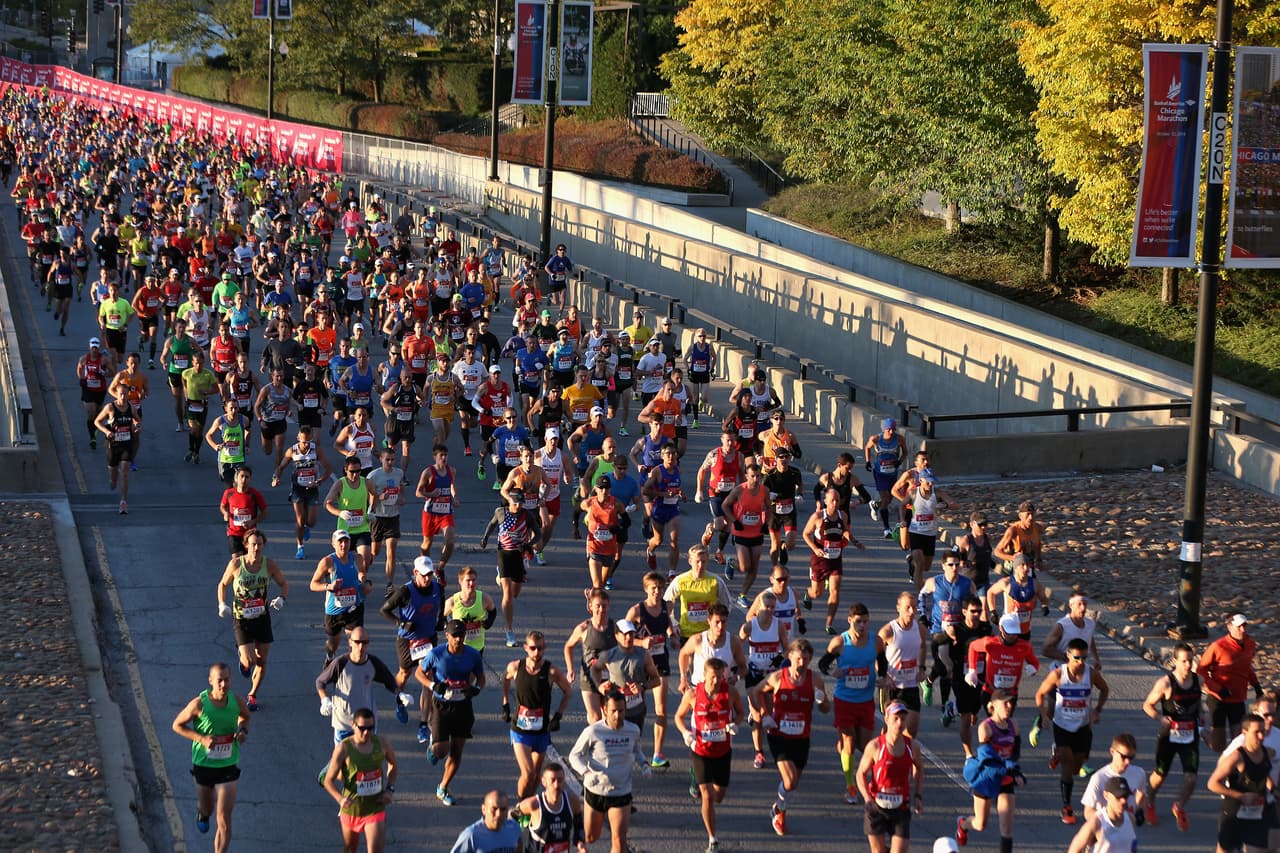 <b>Artículos prohibidos :</b> Los artículos prohibidos incluyen objetos como bolsas grandes, disfraces que cubren la cara y mascotas. Obtenga más información sobre los 
<a href="https://www.chicagomarathon.com/runners/rules-safety/" target="_blank">artículos prohibidos aquí</a>.