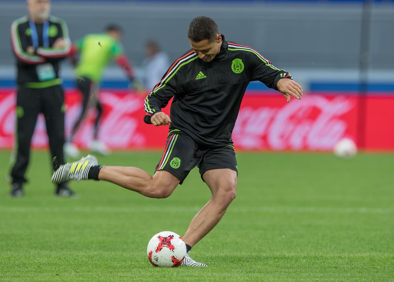 'Chicharito' prendió las alarmas en el entrenamiento del Tri previo a su debut en Confederaciones