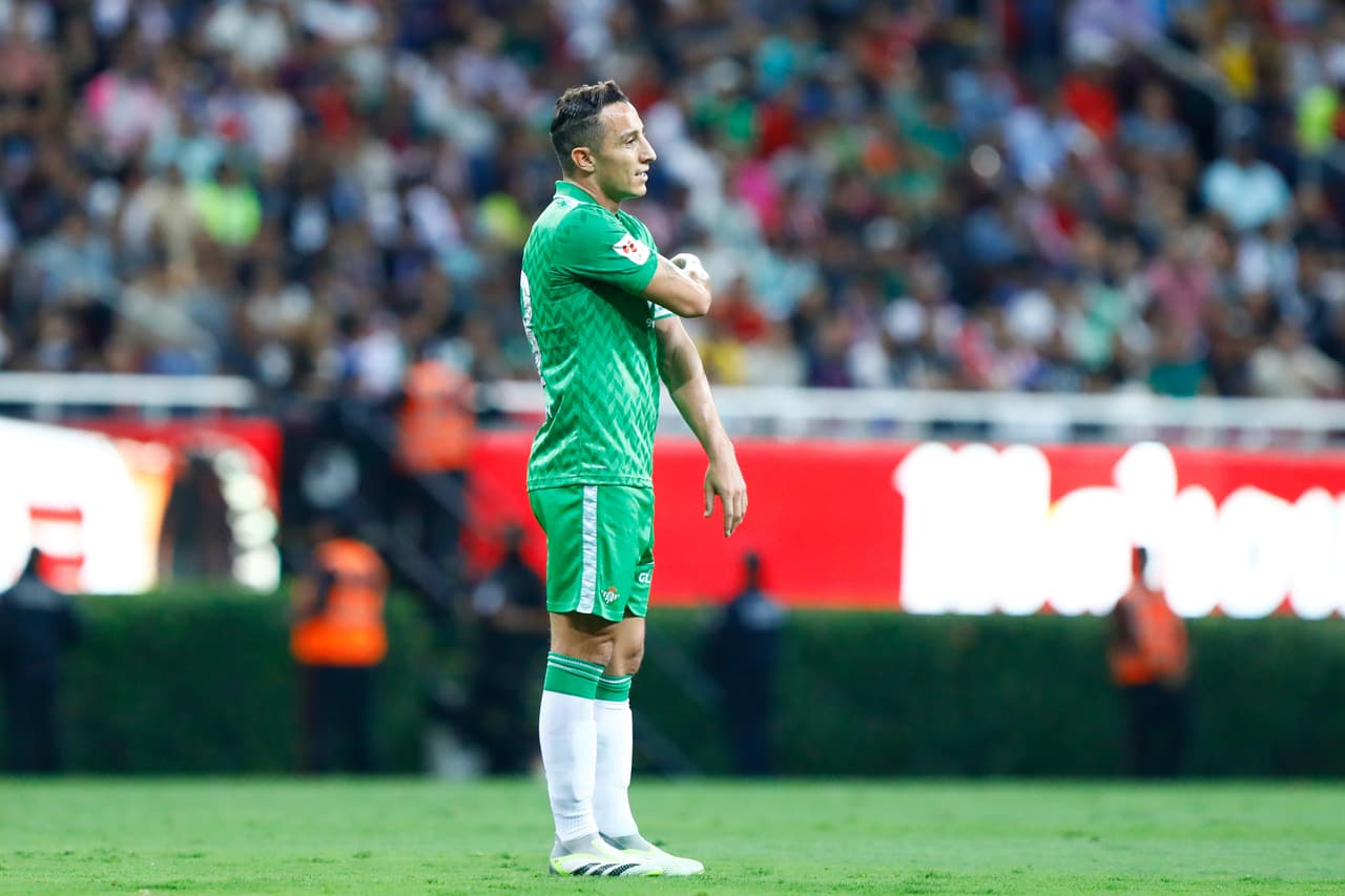 Directivo del Real Betis deja pistas del futuro de Andrés Guardado