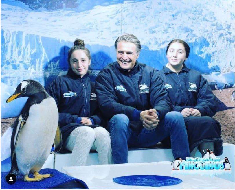 Juan Soler con sus hijas Mía y Azul en un acuario