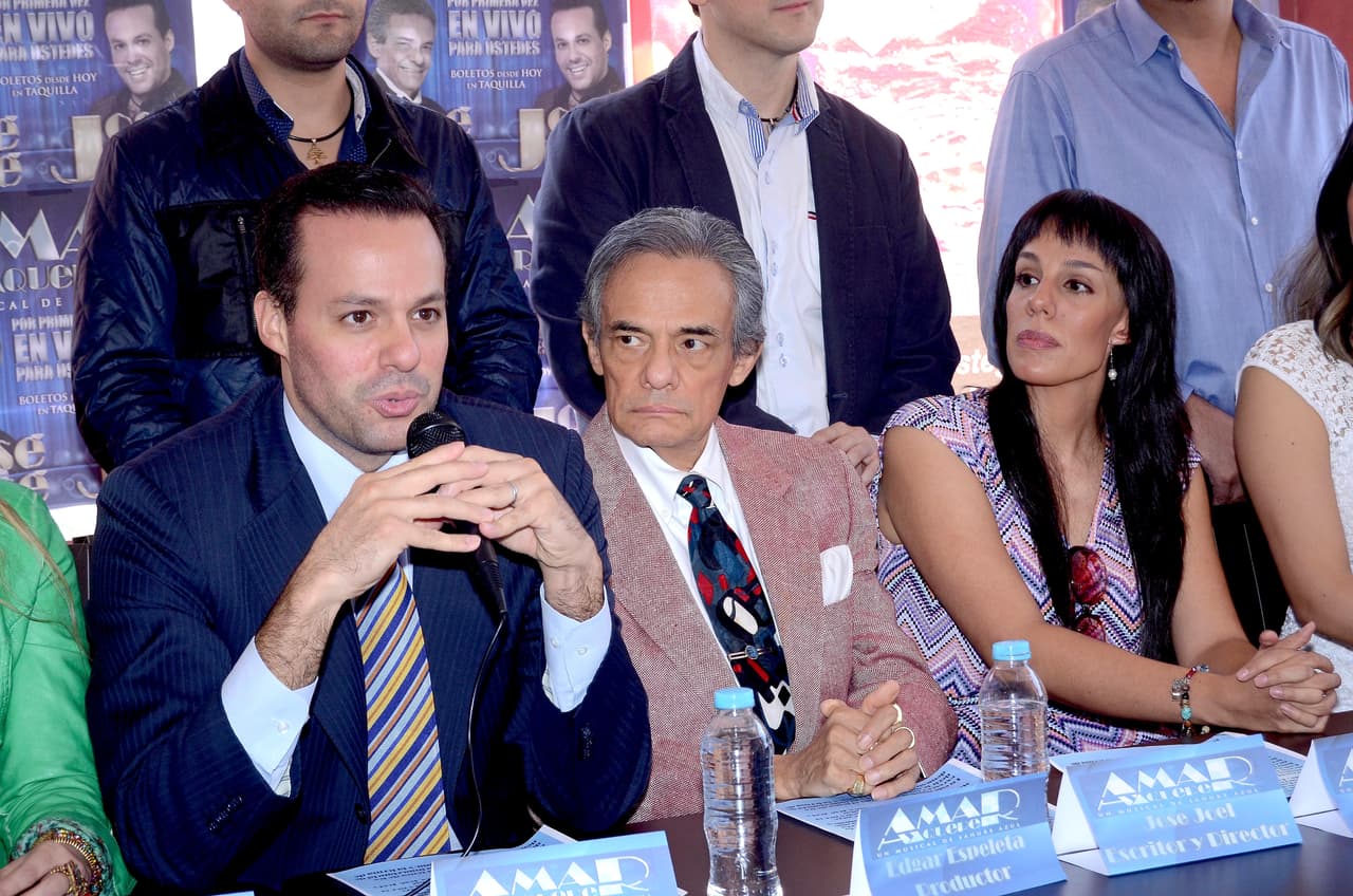 <b>José José</b>: tuvo problemas con el alcohol que, lo distanciaron de sus hijos por años, hasta que en 2008 se reencontraron. 
<br>
<br>