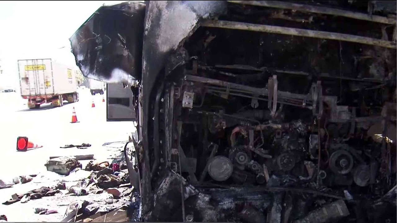 Viaje de fin de semana a México termina en tragedia: Falla mecánica e incendio en autobús dejan un pasajero muerto
