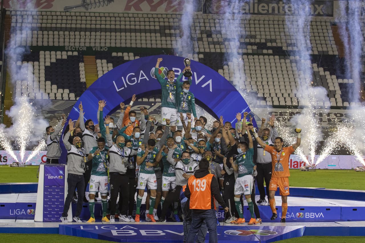 Así celebra León su nuevo campeonato del futbol mexicano en el estadio Nou Camp.