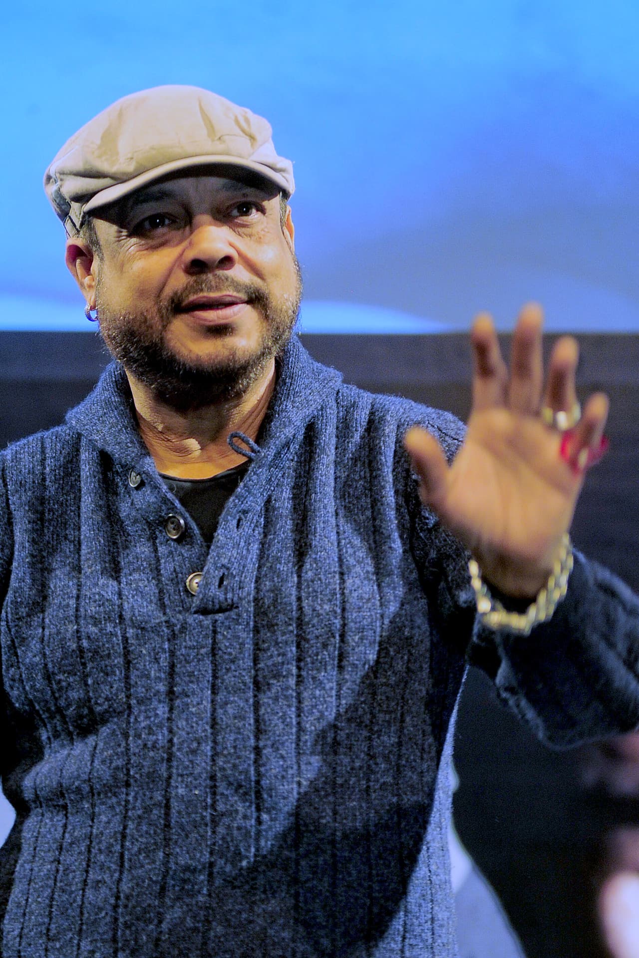 "Alguien me lo dijo y me dejé, 
<b>hice algo que no debo hacer nunca,</b> sino es comprobarlo con él. No fue tanto un rumor, fue alguien directamente (quien se lo dijo). A ese sí le reclamé que me hubiese dicho eso porque es una persona a la que le doy credibilidad y me está dando una noticia como si fuera cierta", explicó al show mexicano 
<b><a href="https://twitter.com/VentaneandoUno/status/1174440217987534848" target="_blank">'Ventaneando'</a></b>.